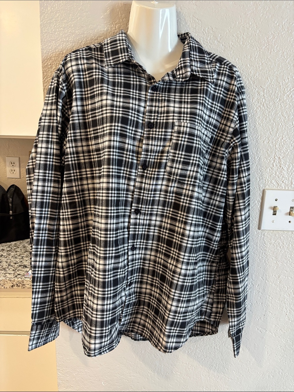 Men’s Black and White Plaid Button-Up Shirt